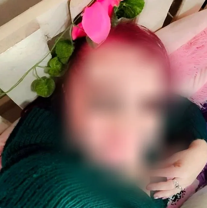 Amira, 36