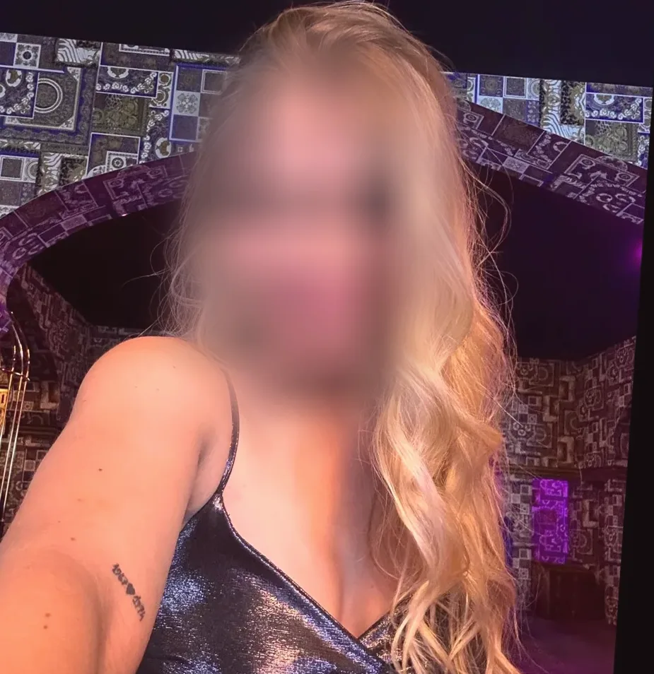 Claudia, 24