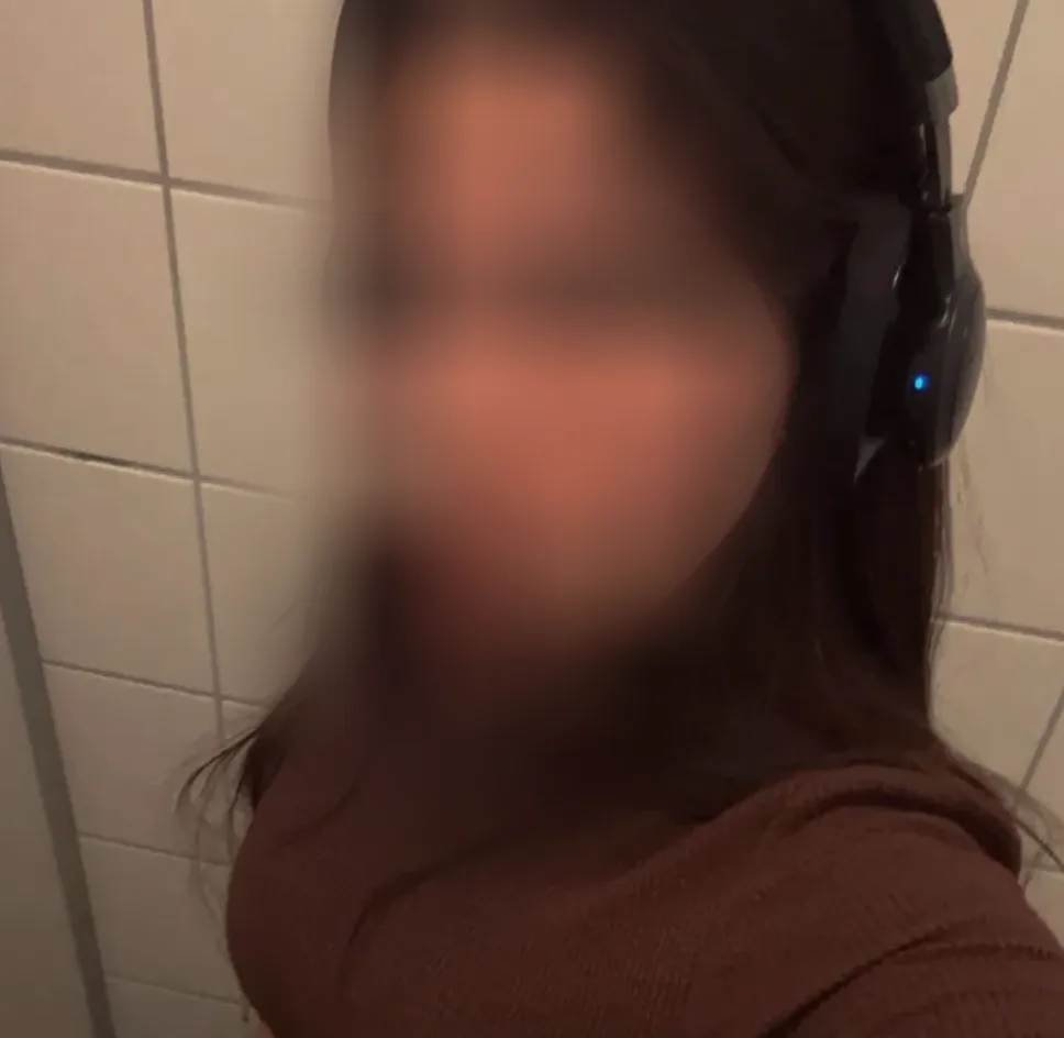 Claudia, 25