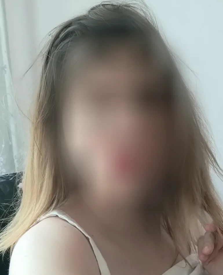 Lara, 28