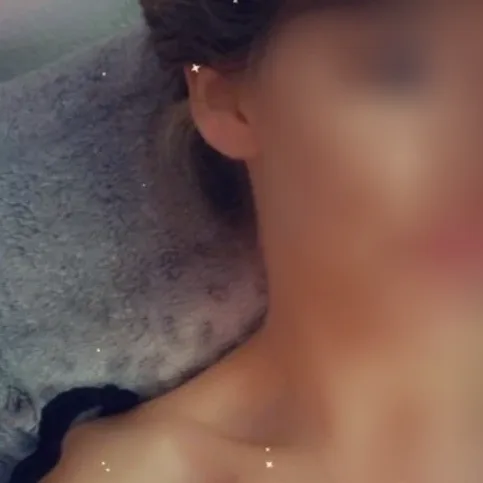 Neele, 26