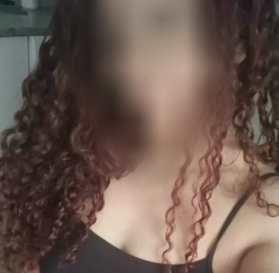 Zeynep, 25